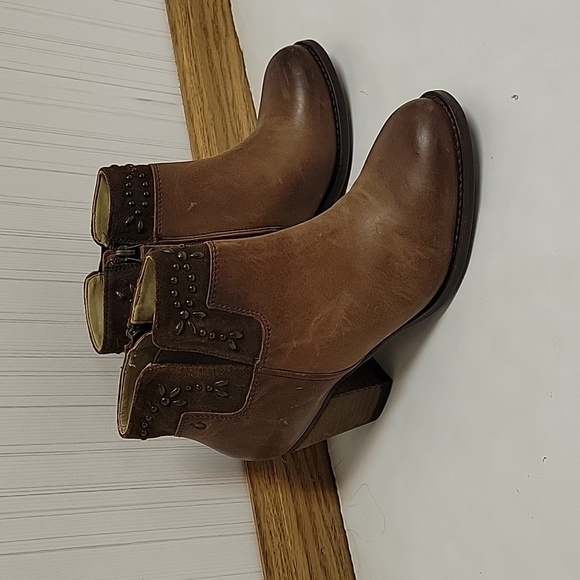 Olukai, women's Ho'Ohilu brown leather booties sz 6.5  side zip - Picture 1 of 7
